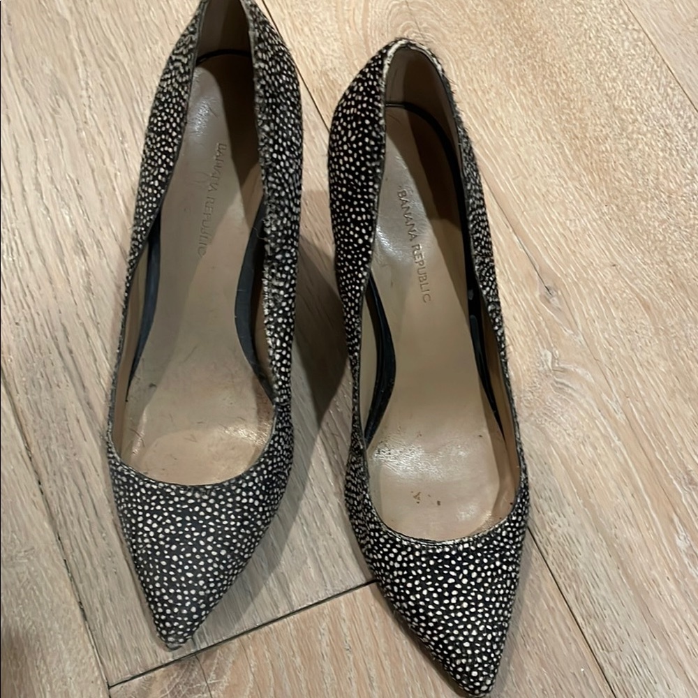 Banana Republic Black and White Textured Heels